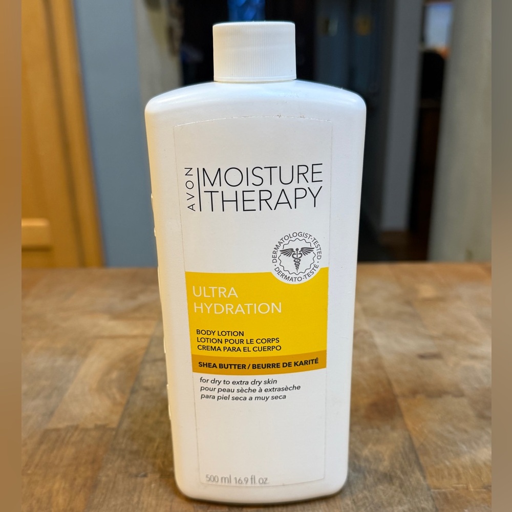 Avon Moisture Therapy Ultra Hydration Body Lotion 16.9 White Yellow Bottle NEW